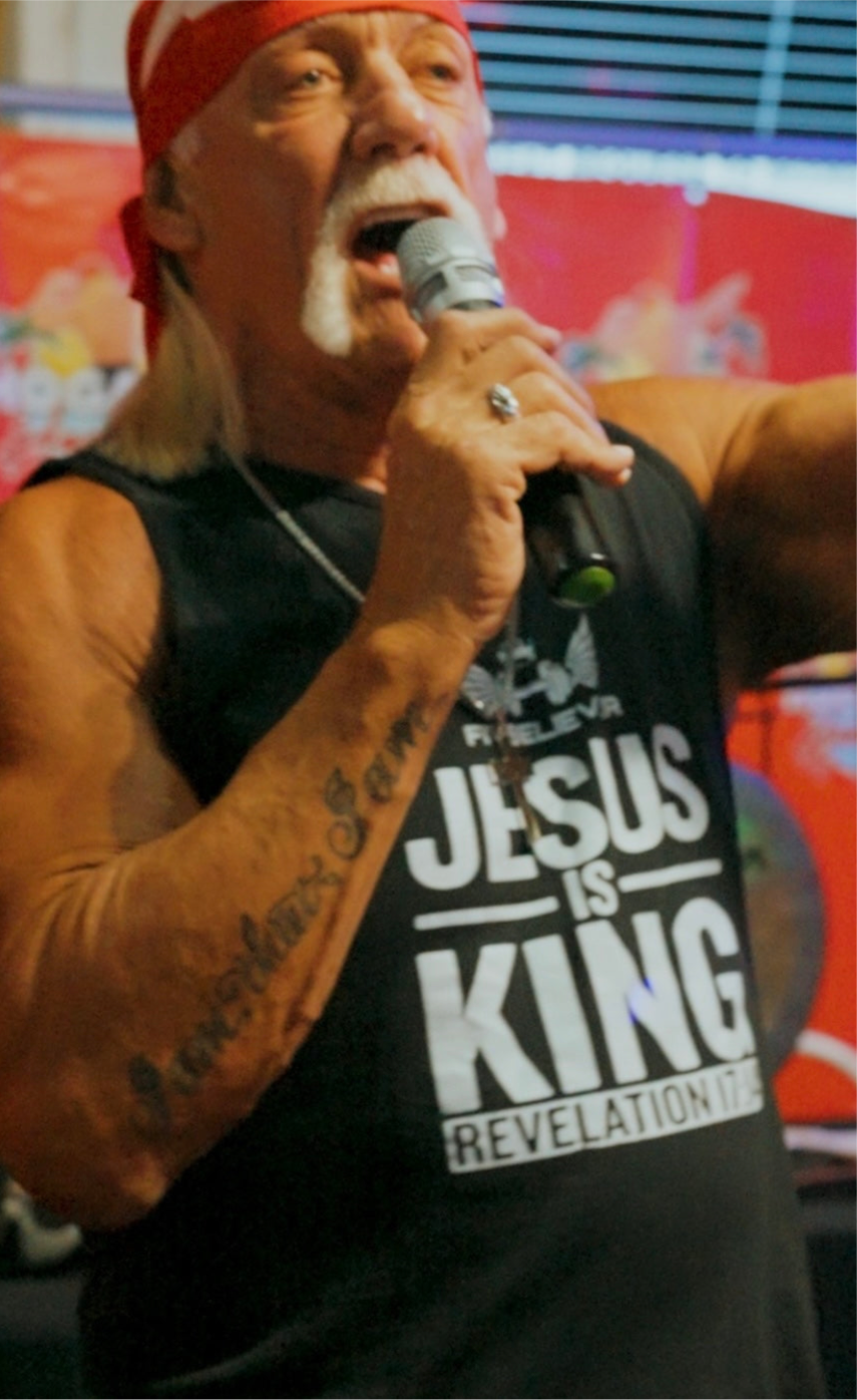 Jesus is King Muscle Tee