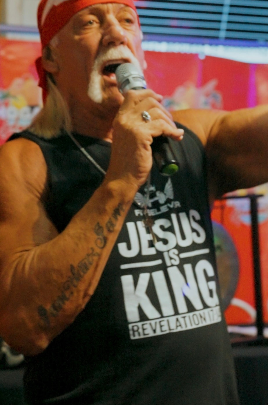 Jesus is King Muscle Tee